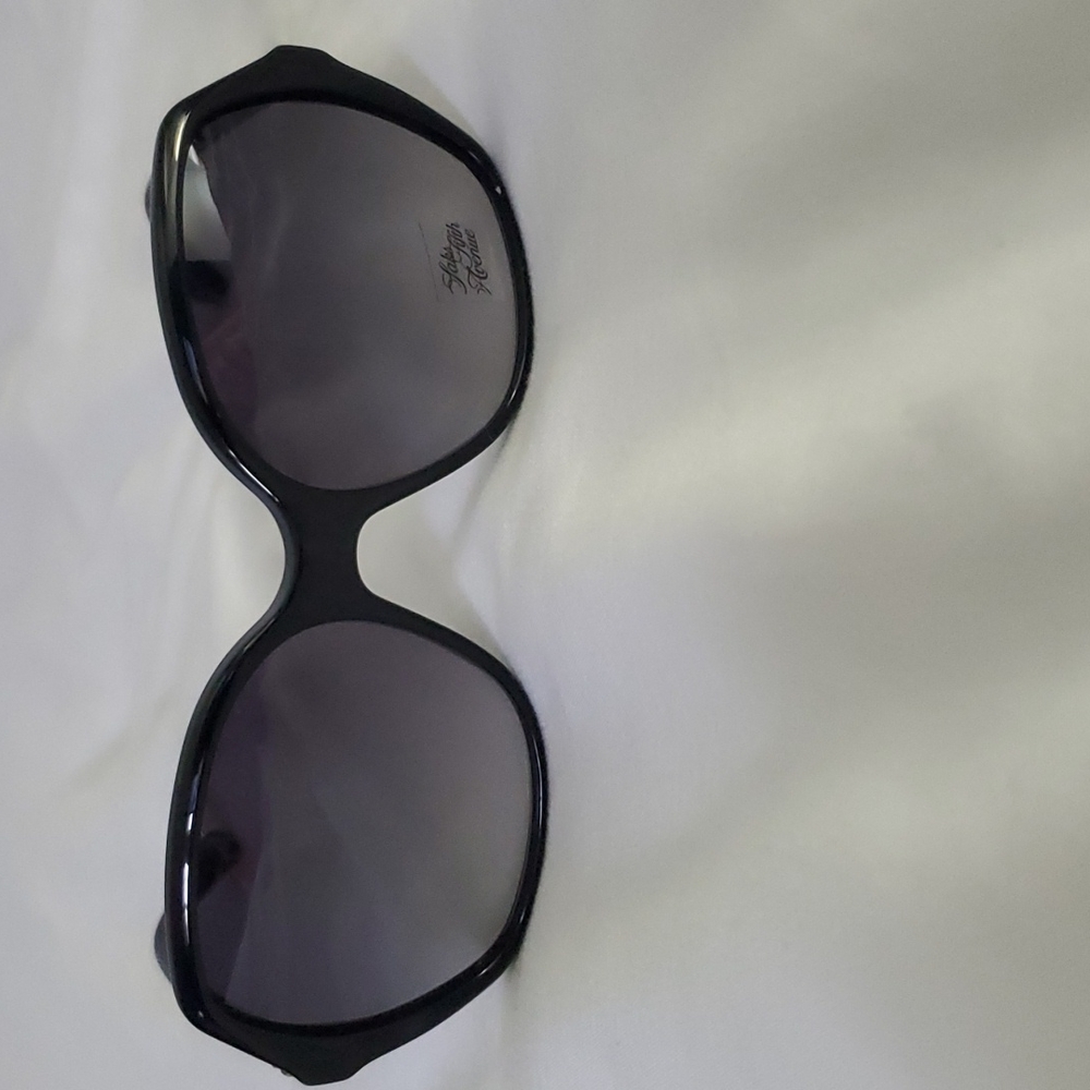 New Womens Saks Fifth Avenue 92/s black Sunglasses